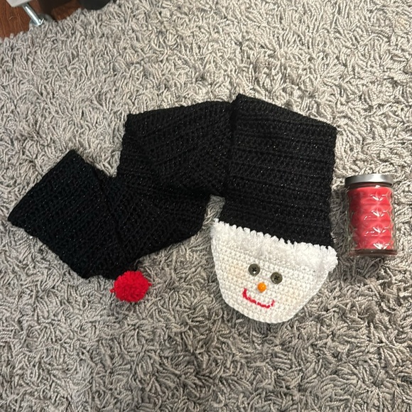 Bundle Handmade crochet Snowman scarf and Bridgewater Candle Company - Picture 4 of 4